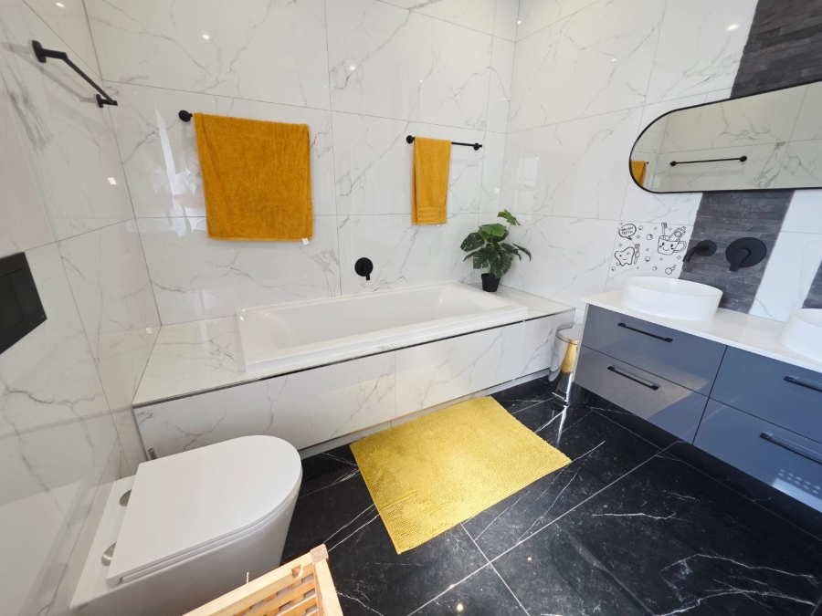 5 Bedroom Property for Sale in Sandown Western Cape